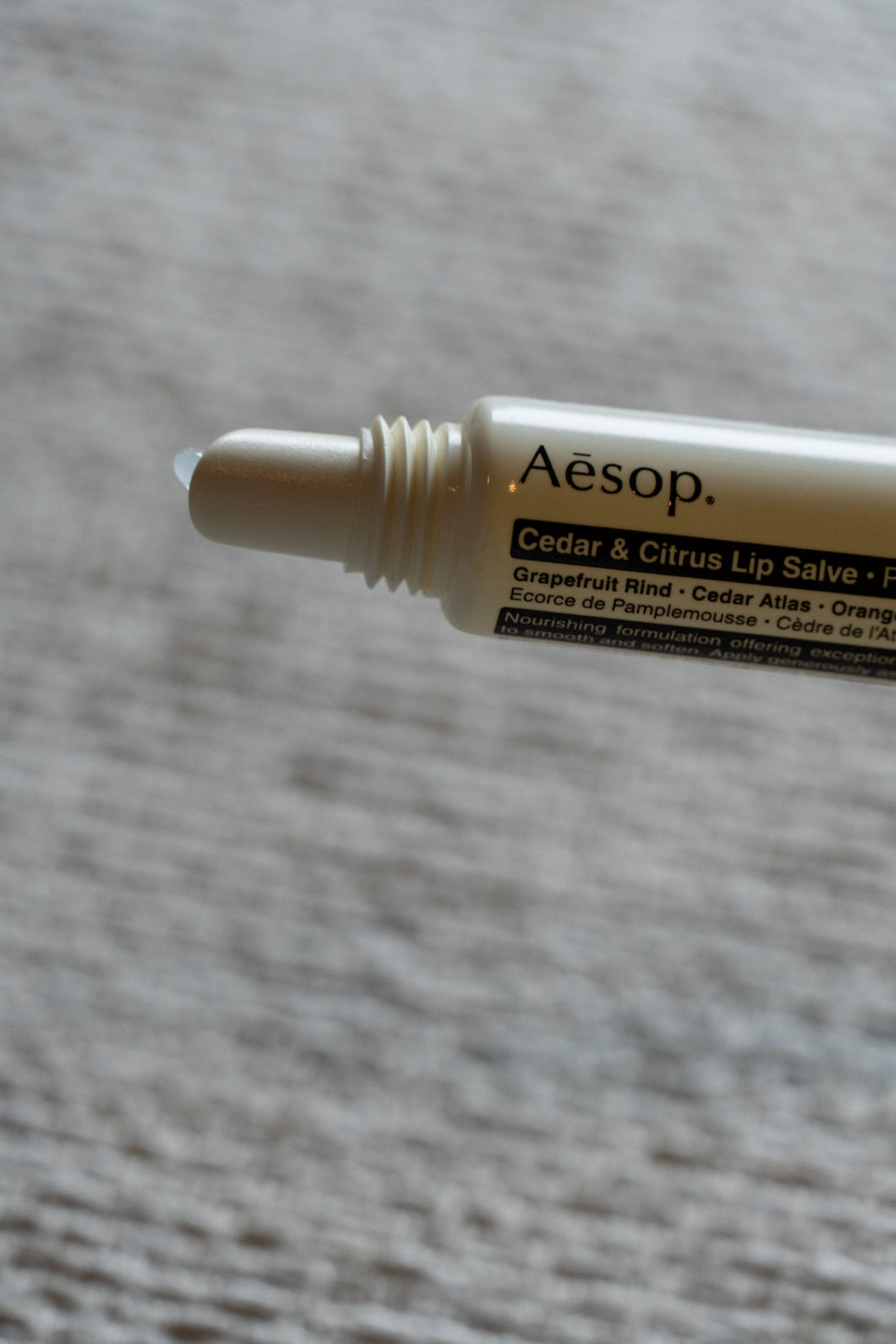 Bálsamo labial de cedro e citrinos | Aesop | The Reserve